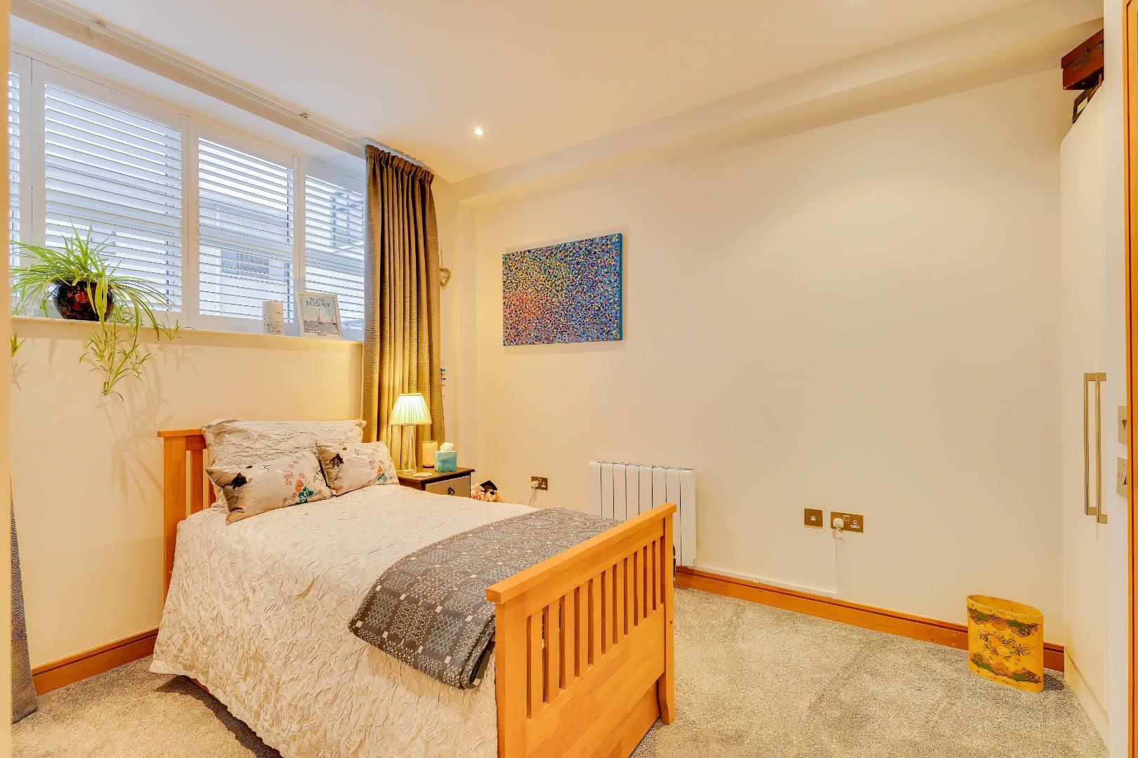 111 Headlands, Hayes Point, Sully, CF64 5QH